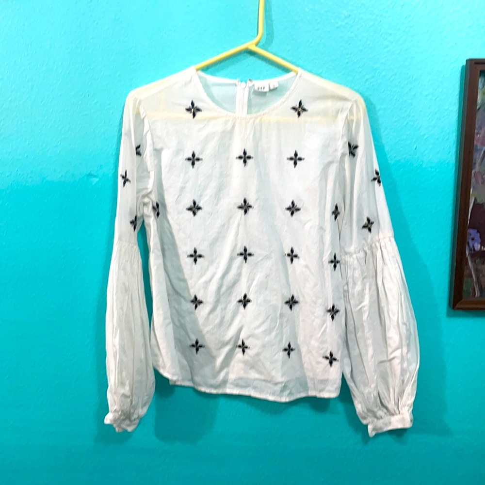 Gap blouse with beading jewel